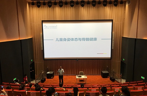 科德曼受邀主持中新友好图书馆公益讲座